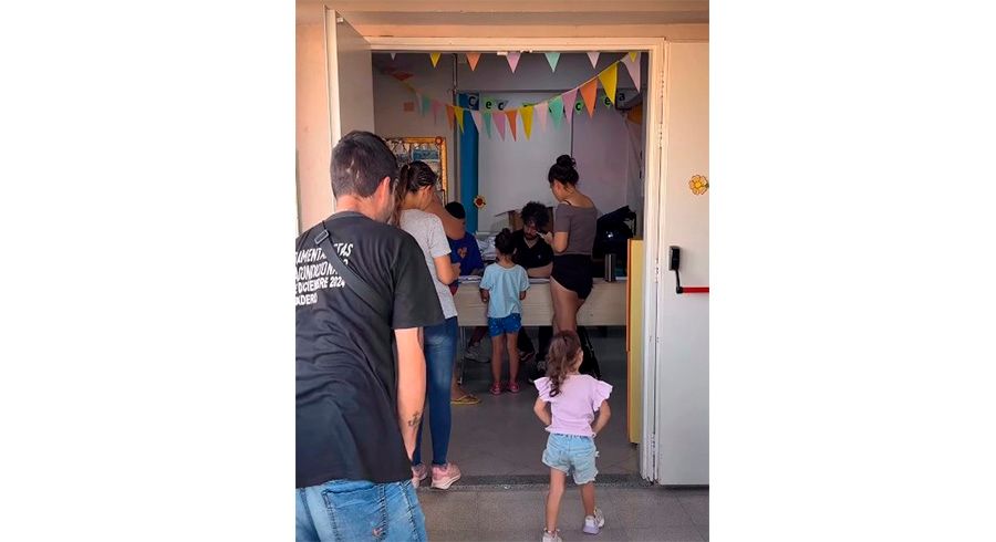 Comenzó la entrega de kits escolares