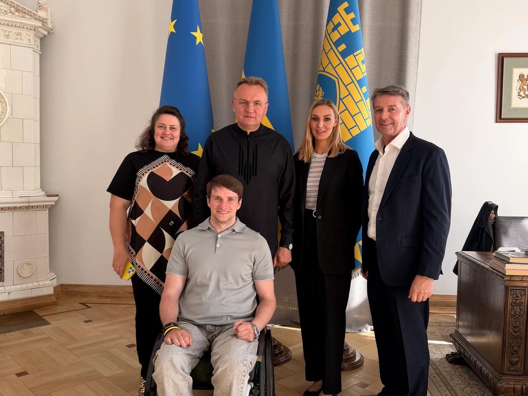 Verita Neuro senior management and Epidural Stimulation patient meeting mayor of Lviv for Verita Neuro and Unbroken partnership
