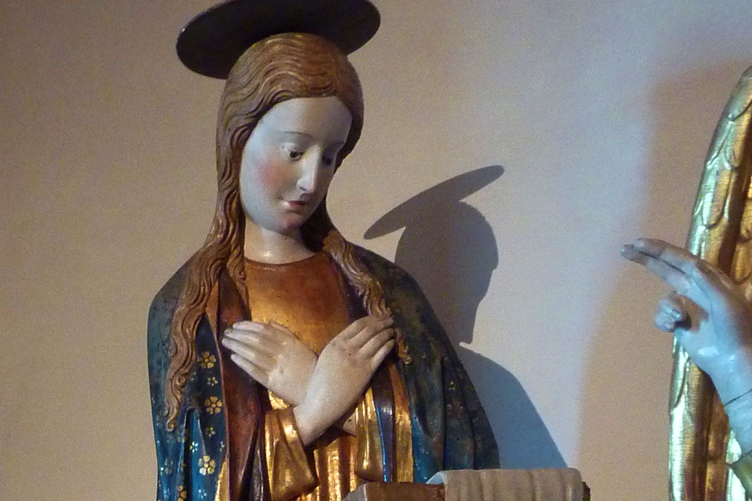 14th century Umbrian polychrome sculpture of the Annunciation