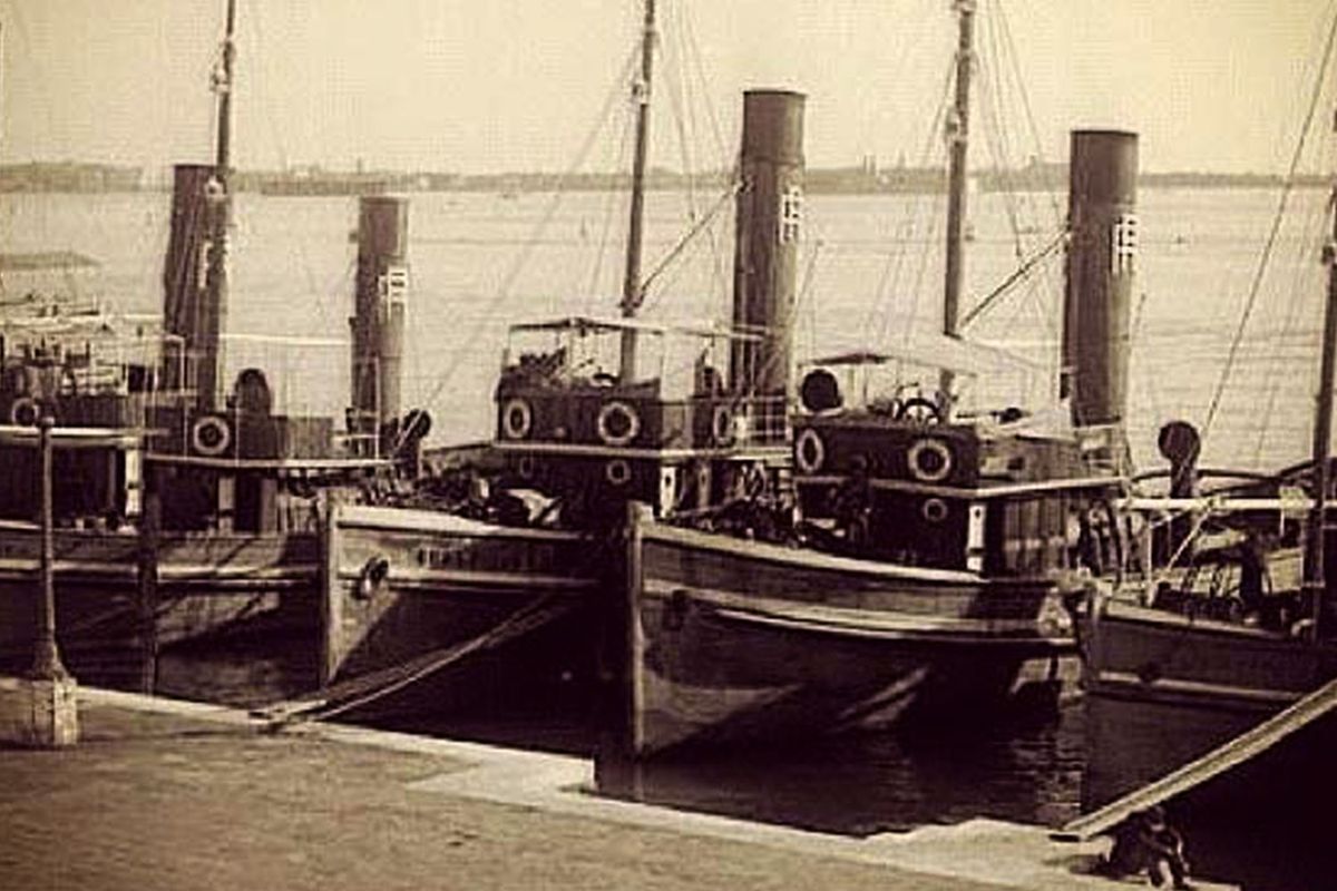 An early photo of Venice when it was an important port, filled with thirsty sailors. 