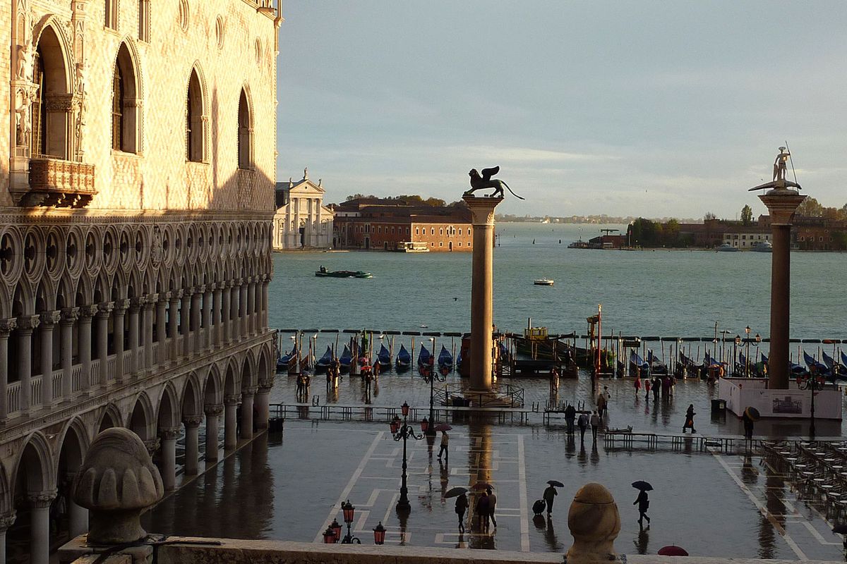 The glory, history and existence of Venice needs to be protected by all of the world. 