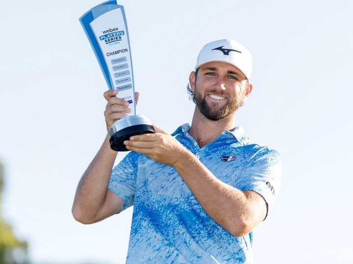 Jordon Doull holds the trorphy