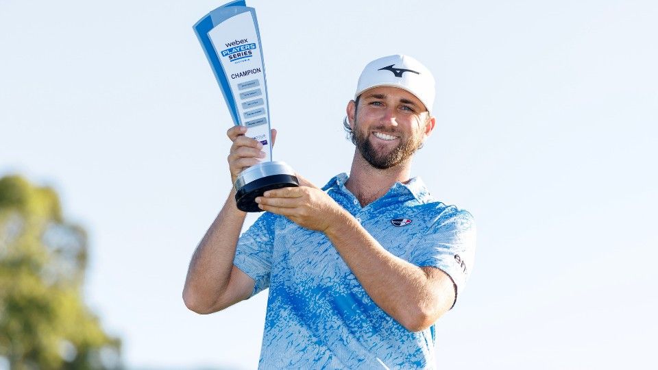 Jordon Doull holds the trorphy