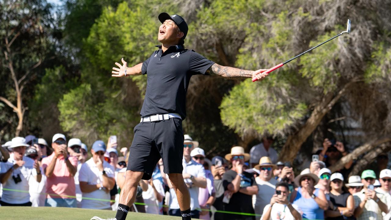 Anthony Kim celebrates his win