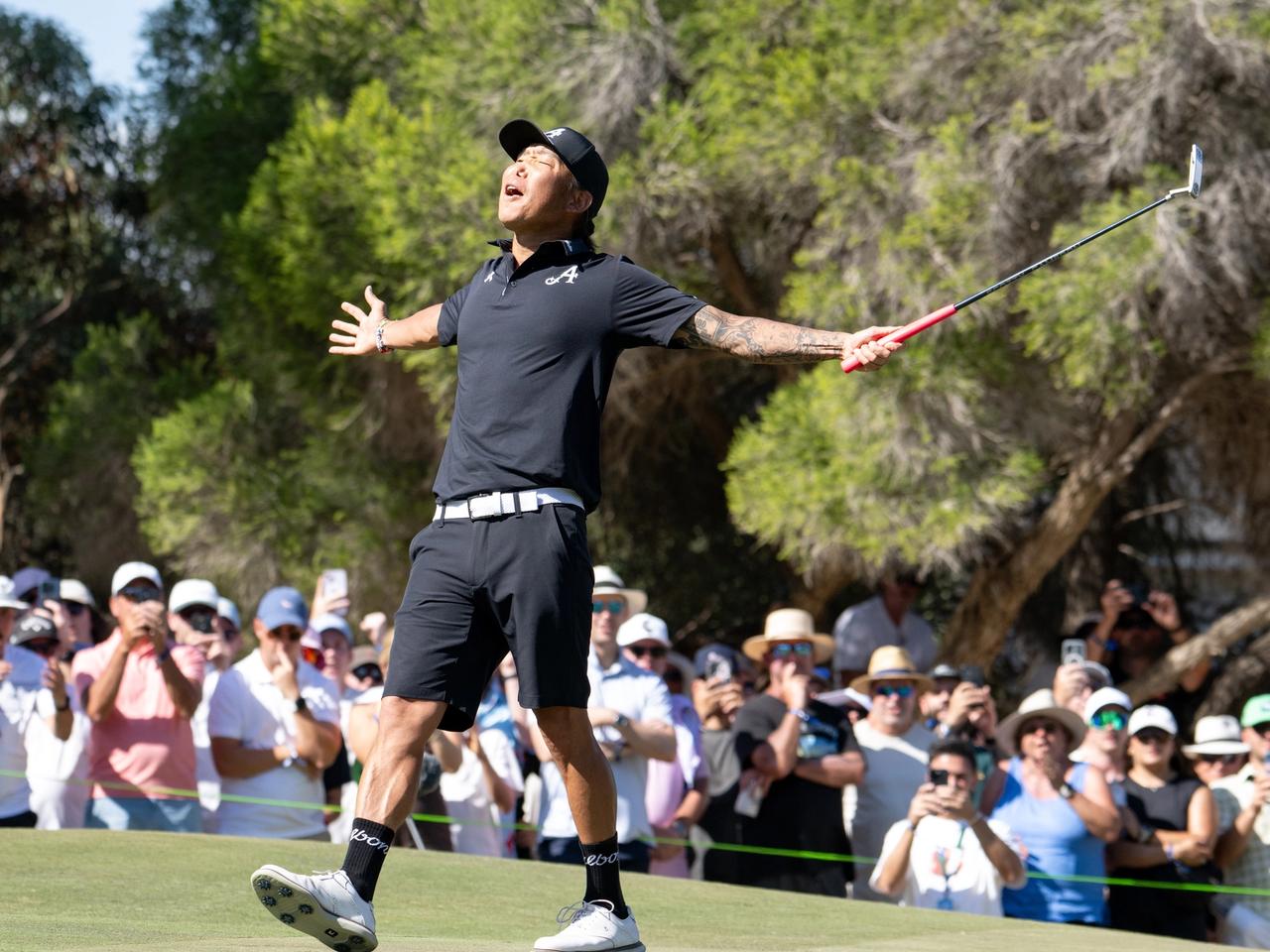 Anthony Kim celebrates his win