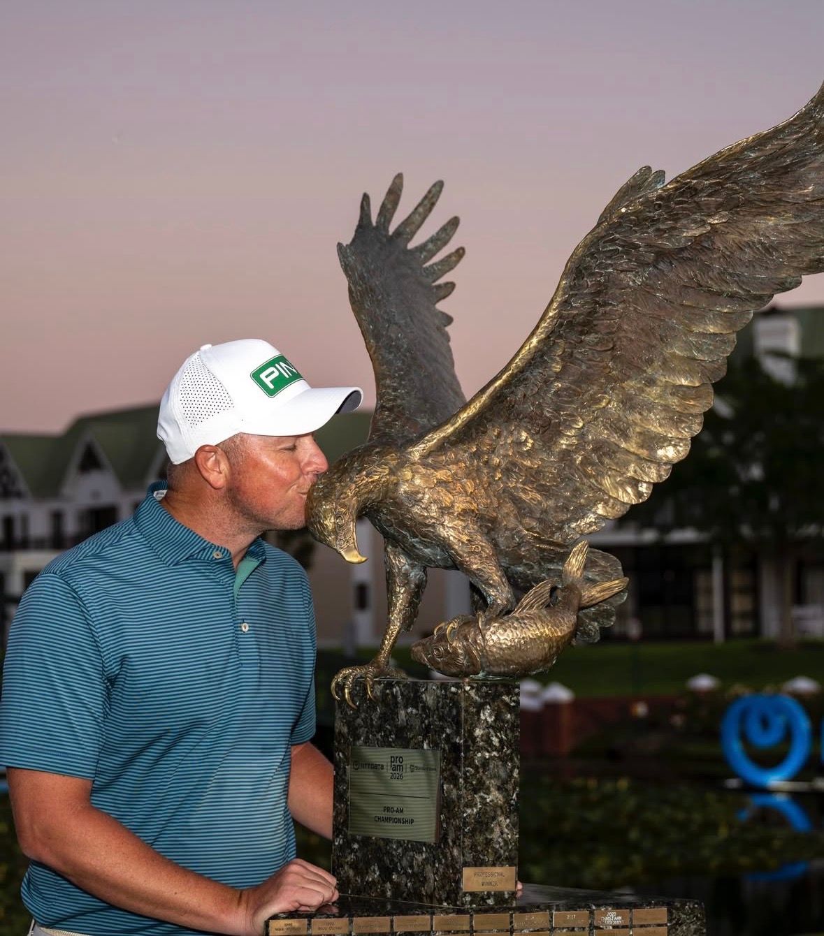 MJ Daffue holds his trophy