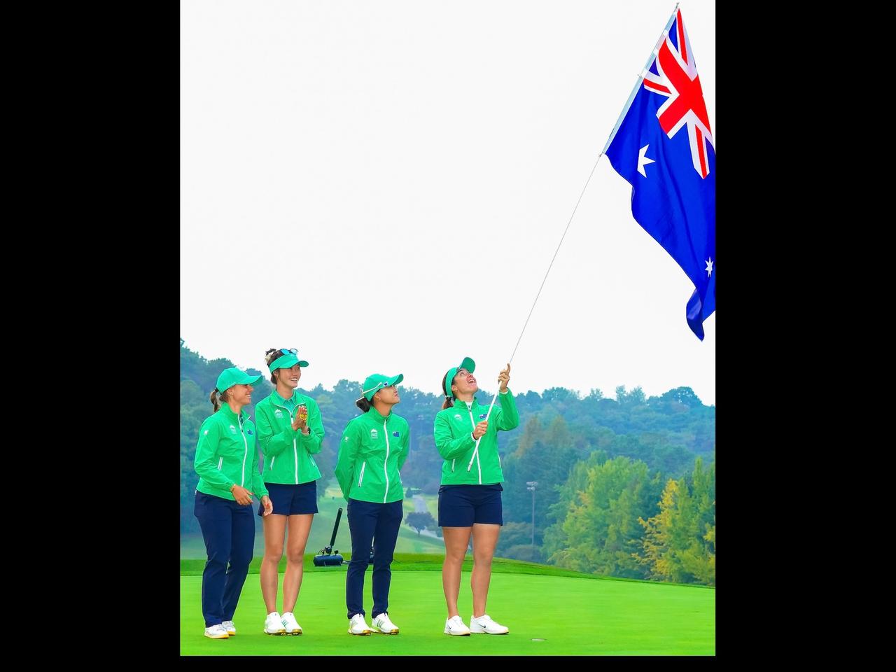 Ozzie girls fly the flag