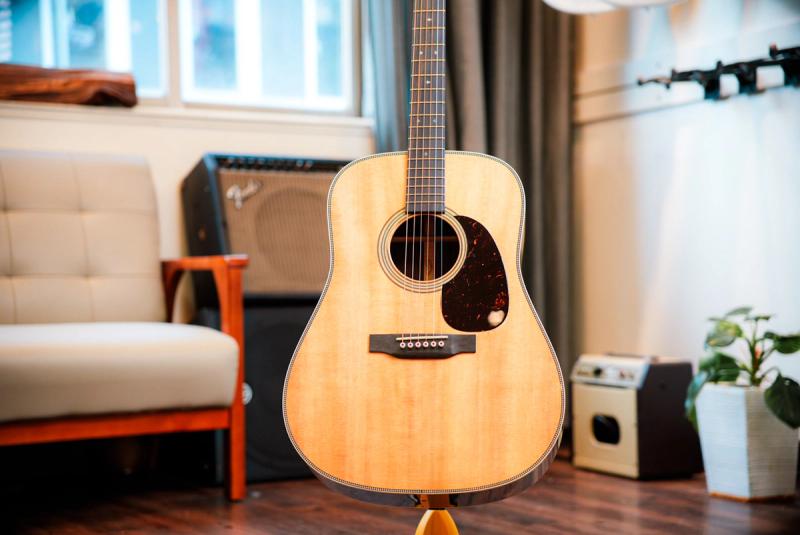 Martin D-28 Modern Deluxe