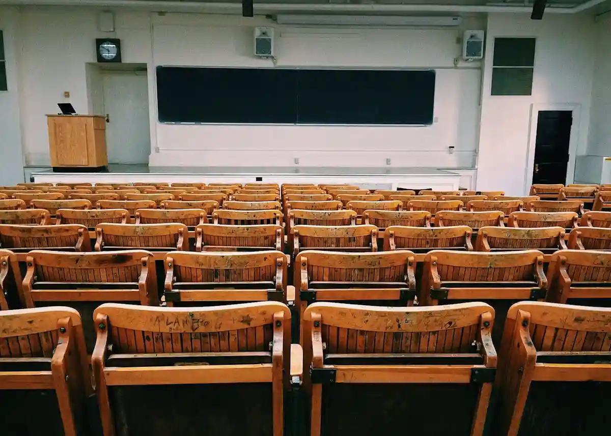 How to Choose the Right University for Your Study Abroad Journey