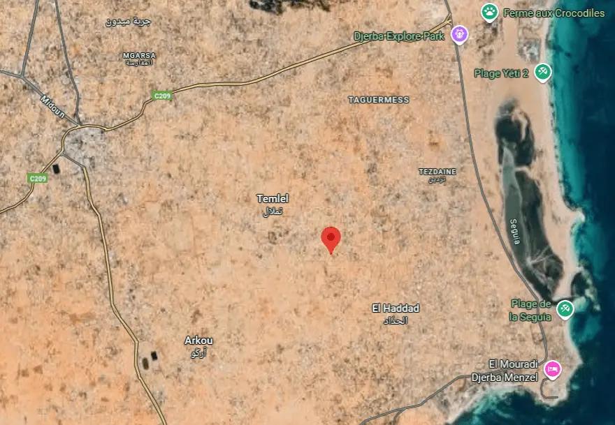 للبيع أرض تيتري بجربة تزدايين