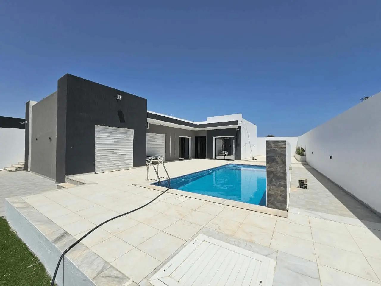 Belle villa avec piscine a vendre à Tezdaïne