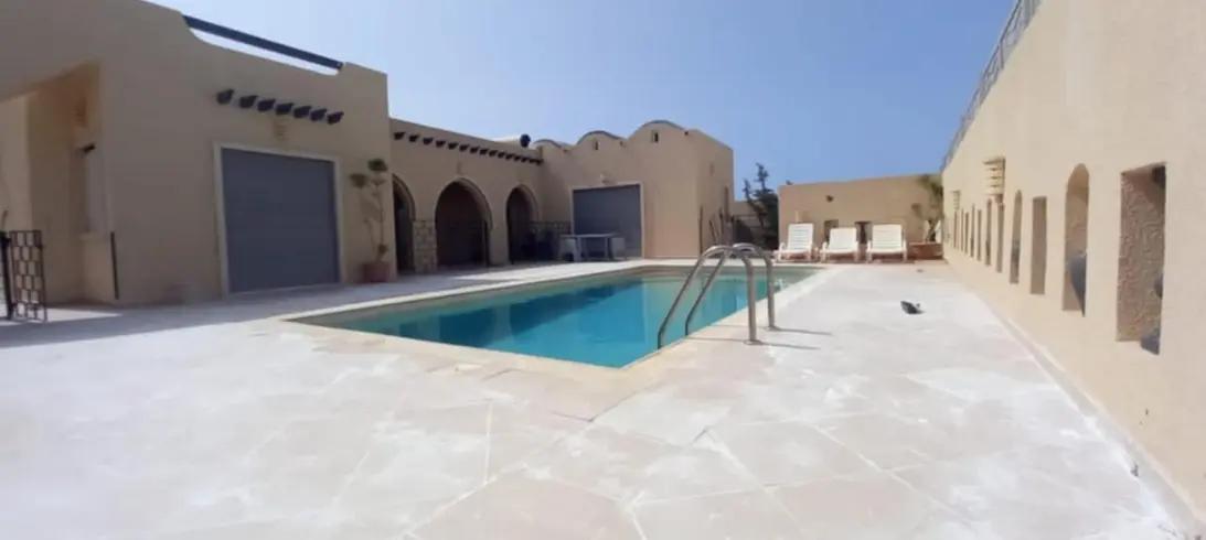 Villa avec piscine a vendre à Tezdaine