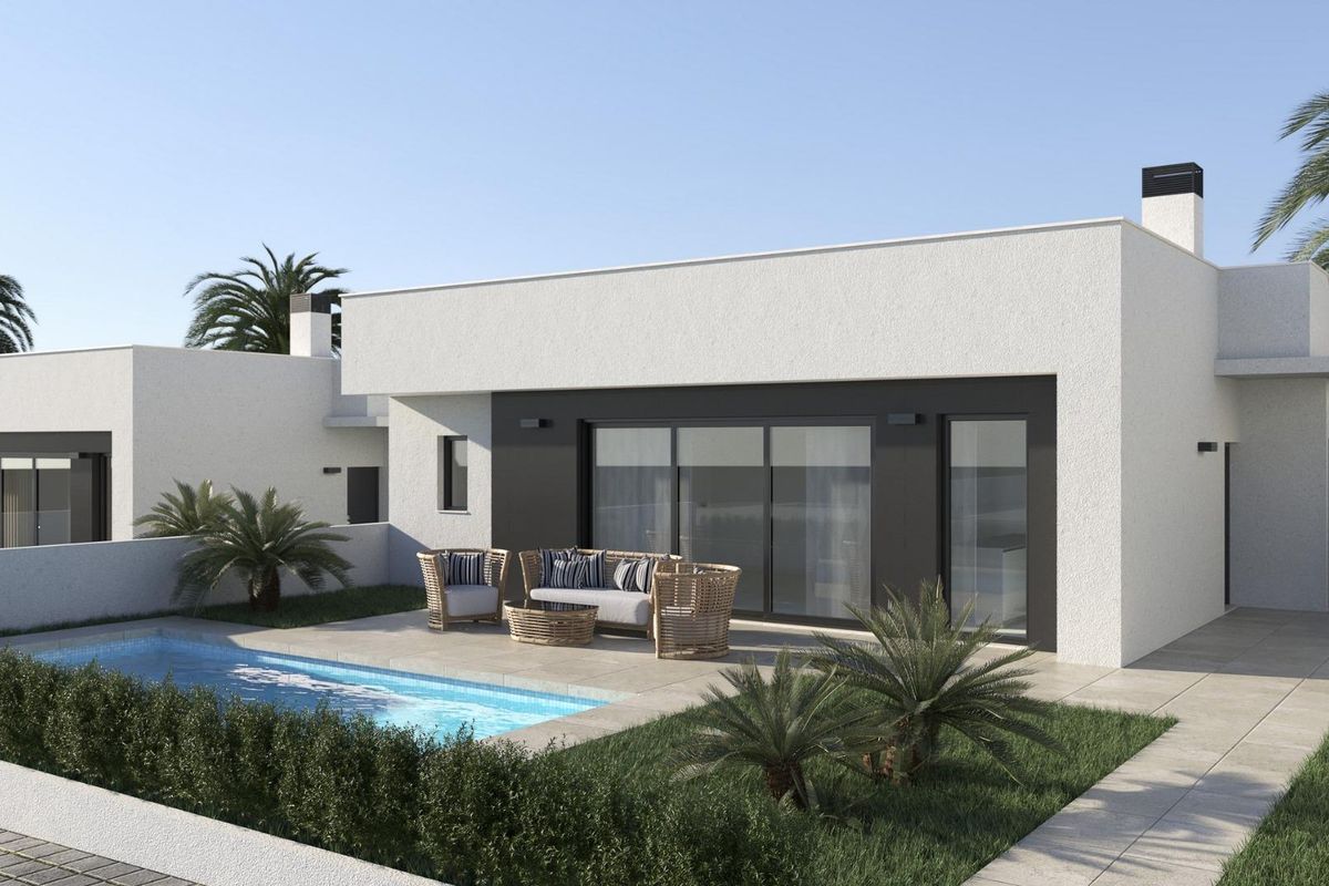 Vooraanzicht van een stijlvolle 3-slaapkamer villa in Alhama De Murcia met een gezellige zithoek buiten.