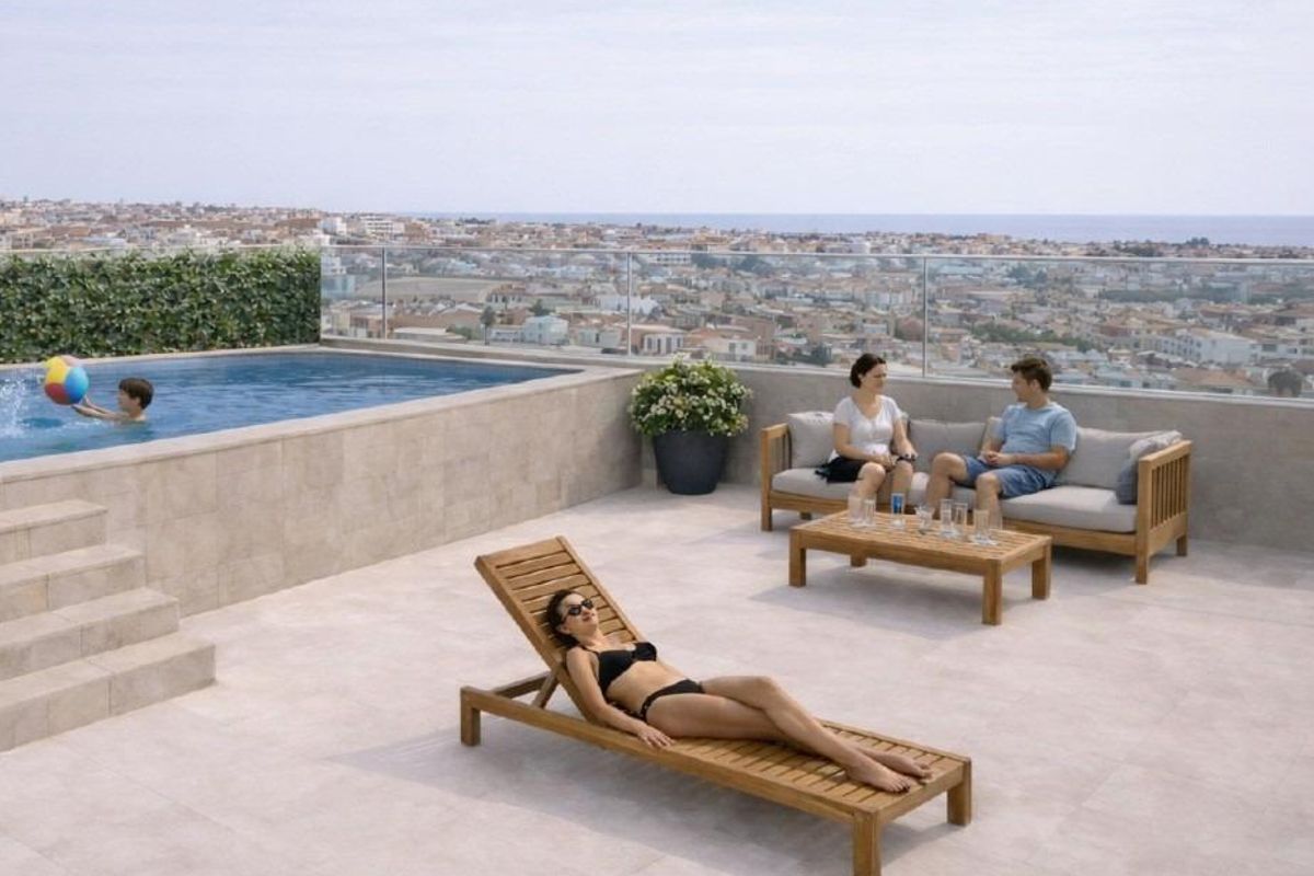 Duplex in Torrevieja met zwembad en terras