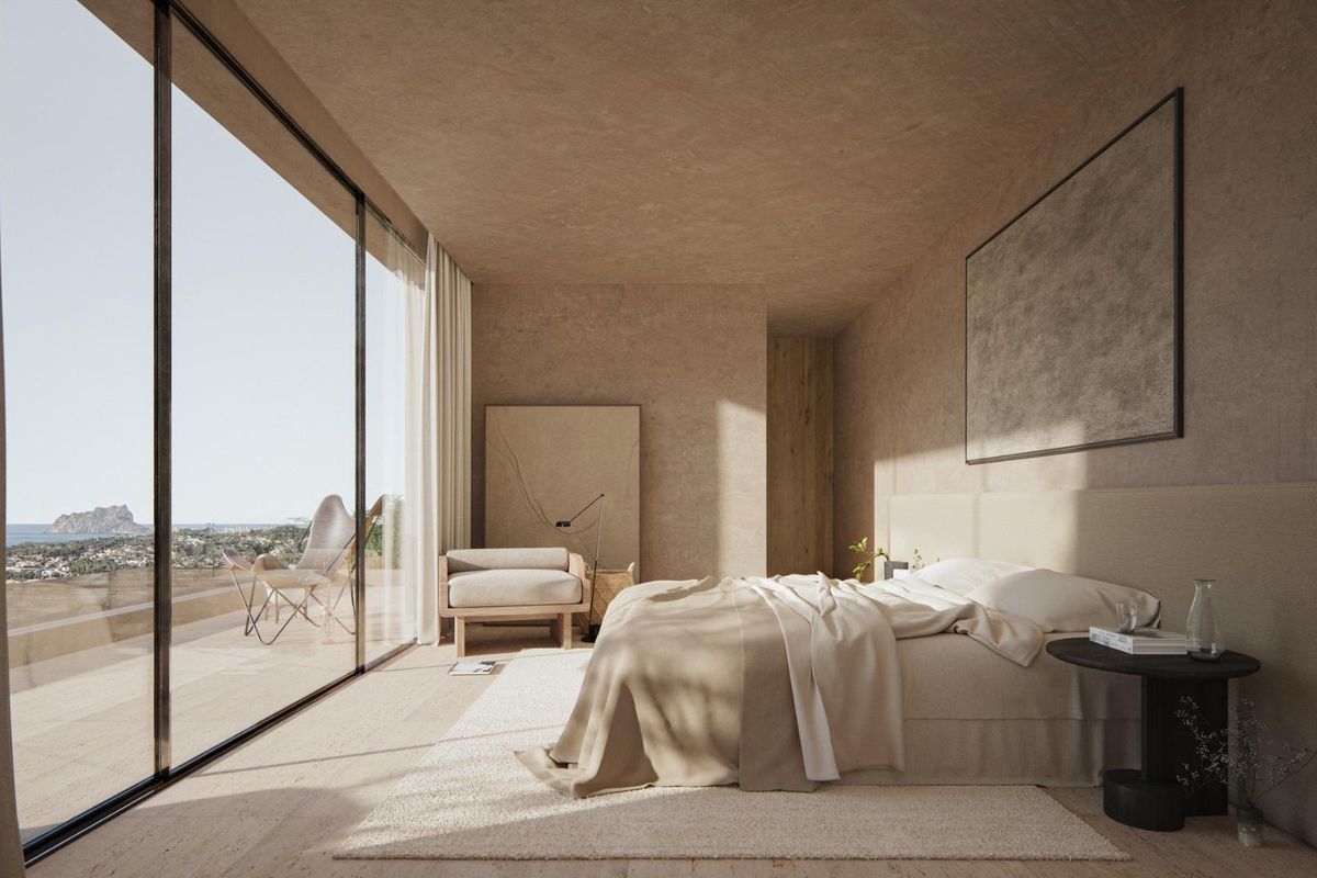 Gezellige slaapkamer met een serene uitzicht op de bergen, ontworpen voor comfort in Benissa.