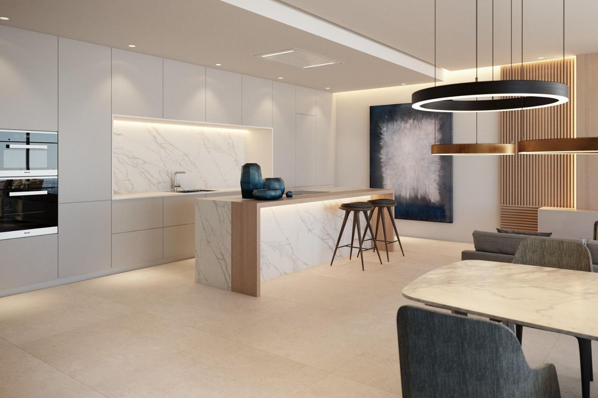 Contemporary keuken en eetkamer in het penthouse in Benahavís met luxe afwerkingen.