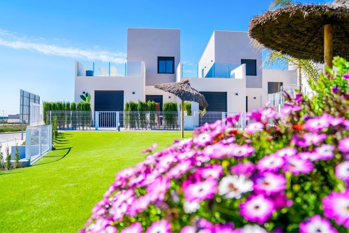 Nieuwbouwwoningen: instapklare rijhuizen en halfvrijstaande villa’s in het Altaona Golf Resort, Murcia