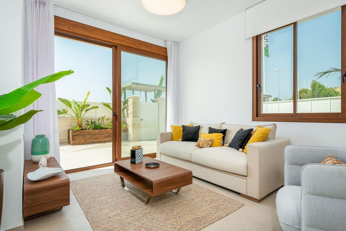 Gezellige woonkamer van een villa met 3 slaapkamers in Vera, Costa de Almeria, met veel natuurlijk licht.