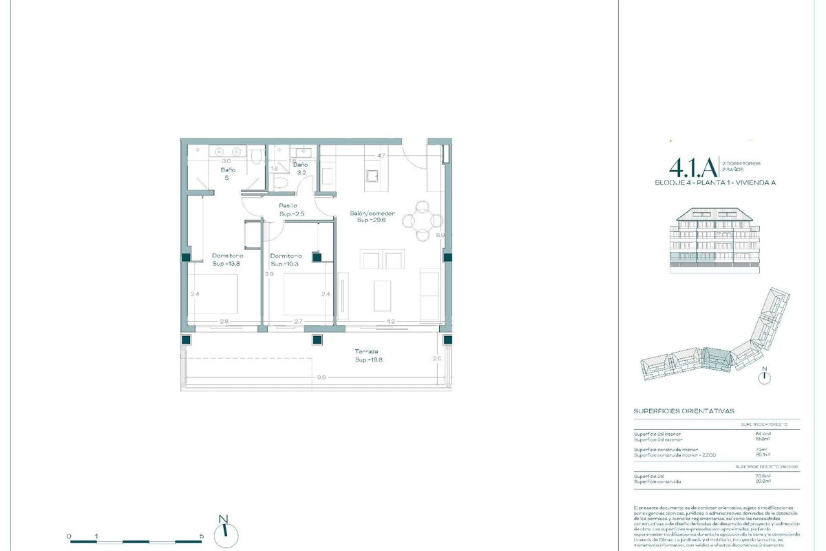 Plattegrond van een 2-slaapkamer appartement op de begane grond in Benalmádena, met woonkamer en keuken.