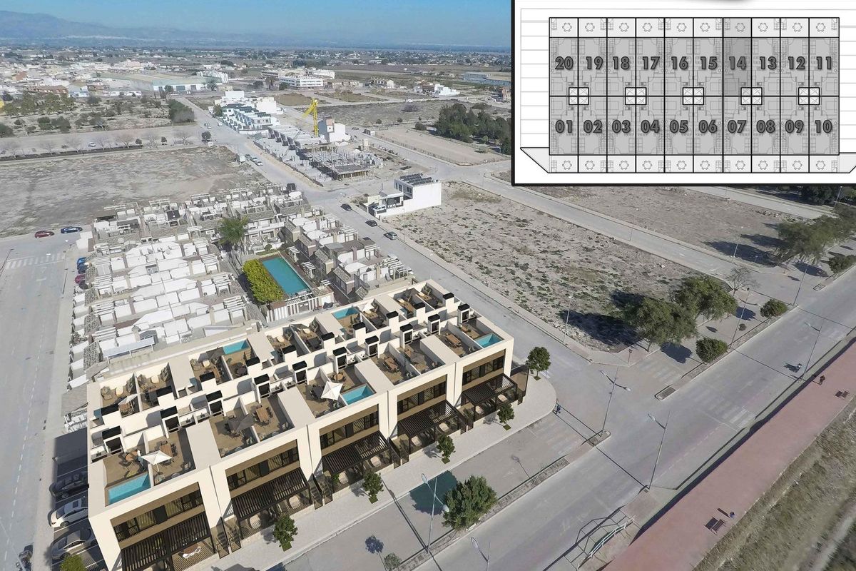 Luchtfoto van de indeling van de 2-slaapkamer benedenwoning in Dolores, Costa Blanca Zuid, met nadruk op gemeenschap en locatie.