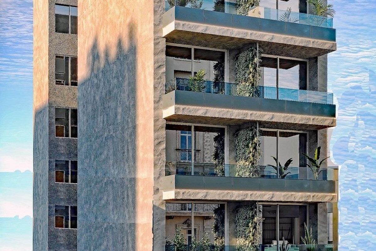 stijlvolle appartementgevel in Torrevieja met balkons versierd met planten en modern ontwerp.