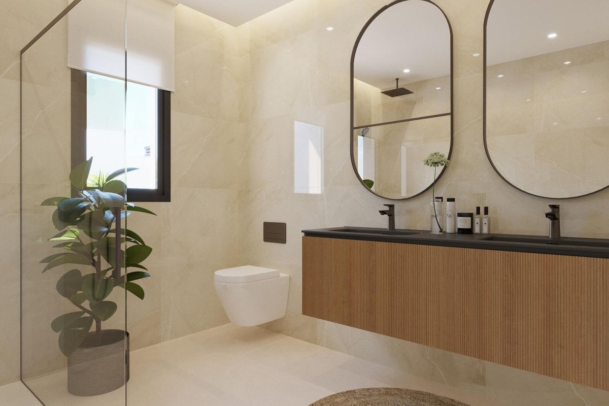 Strakke badkamer met moderne armaturen en minimalistisch ontwerp in een nieuwe villa in Finestrat, Costa Blanca Noord.