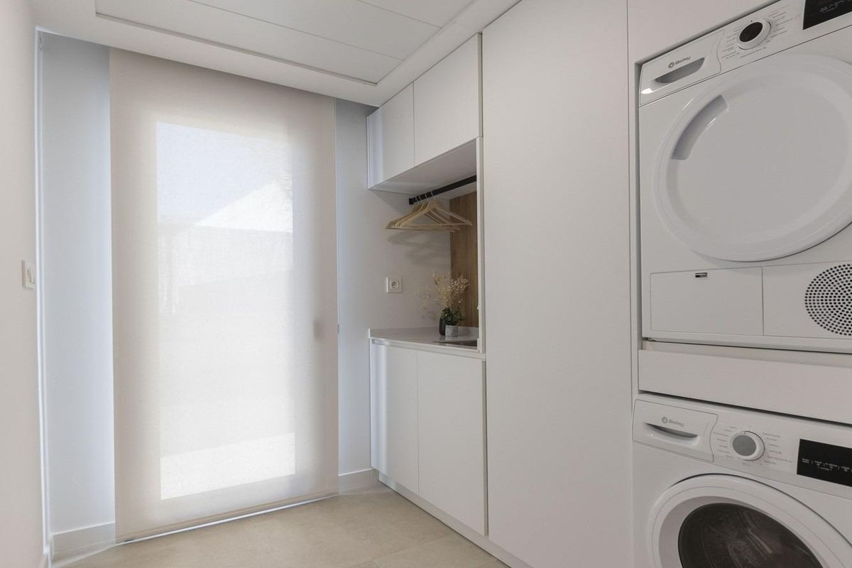 Villa met moderne architectuur en zwembad