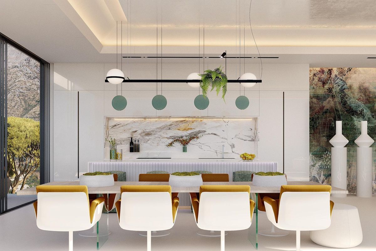 Stijlvolle eetruimte met chique inrichting en overvloedig natuurlijk licht in een villa in Benahavís.