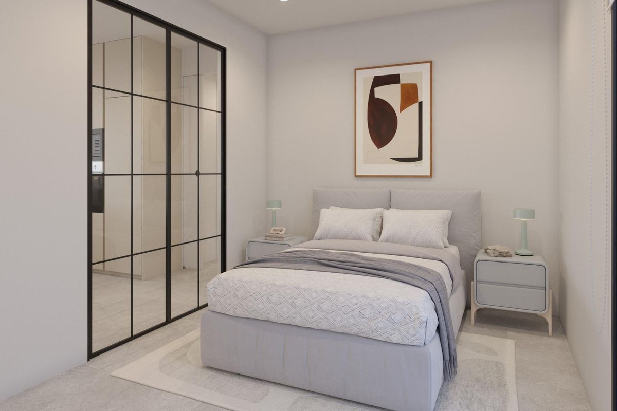 Gezellige slaapkamer met modern decor in een 3-slaapkamer villa, met stijlvolle glazen scheidingswanden, gelegen in Fuente Álamo.