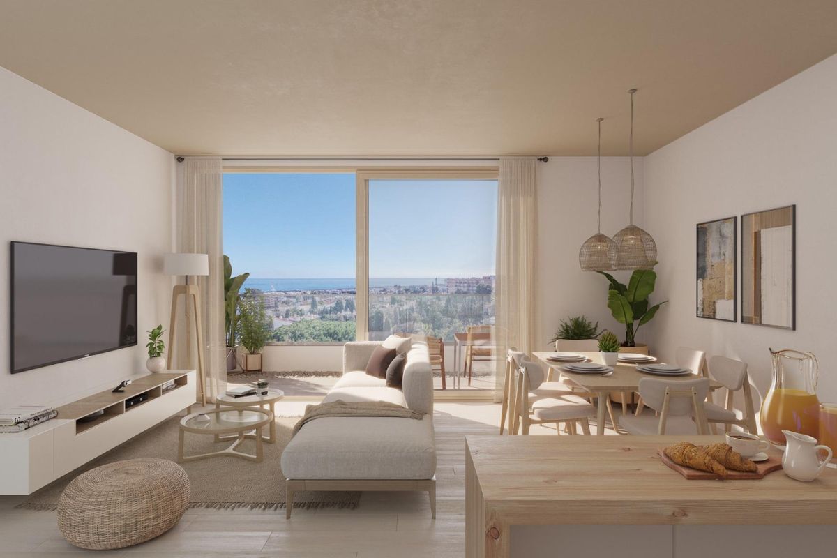 Woonkamer van een appartement met 3 slaapkamers in Torremolinos met uitzicht op zee en moderne meubels.