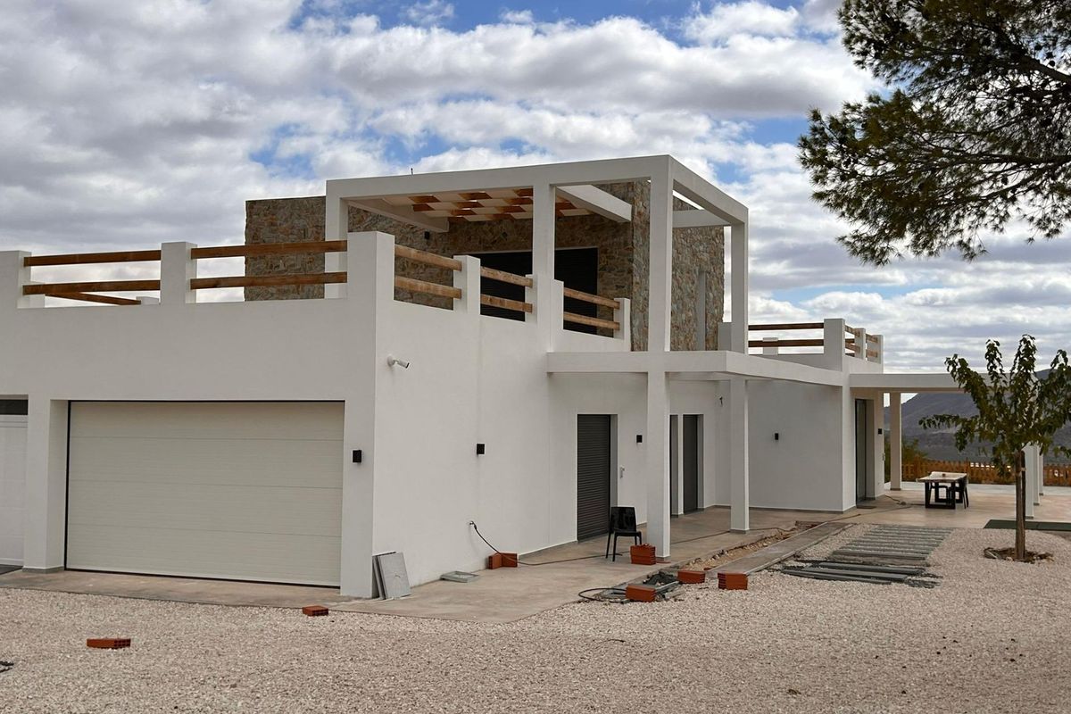 Pinoso villa with terrace and countryside views