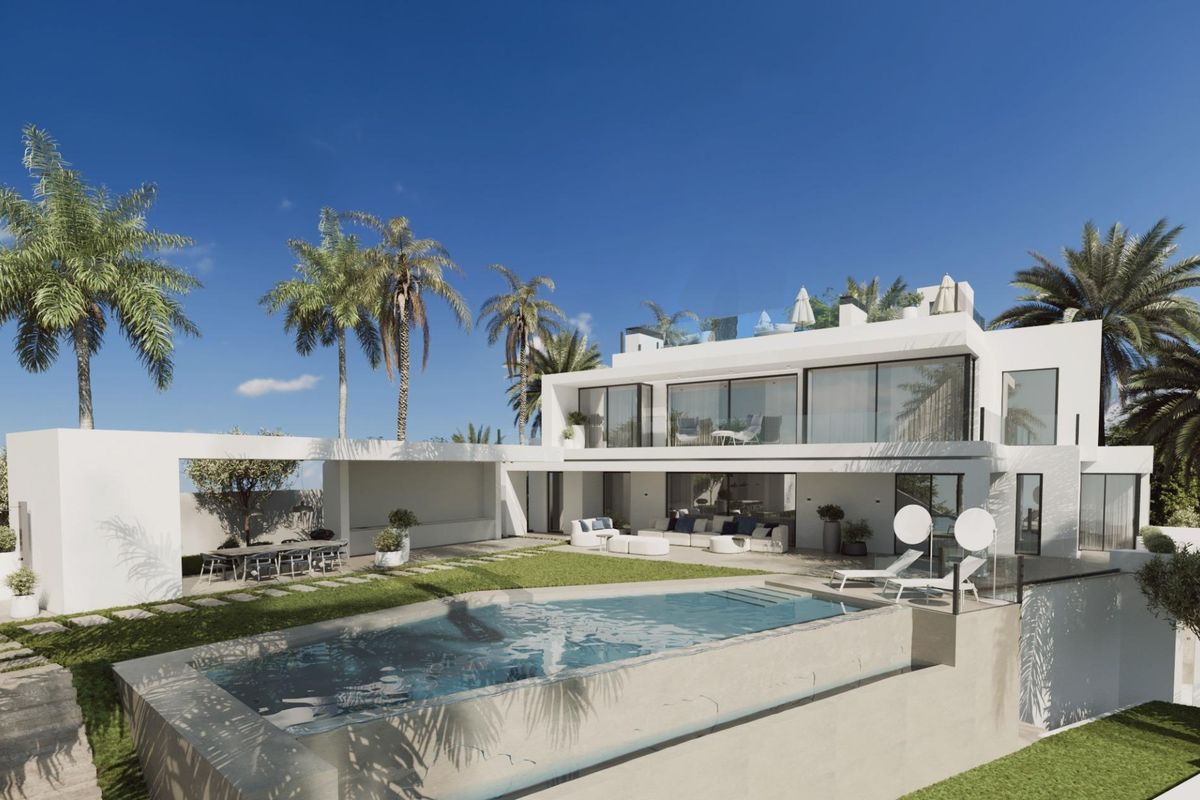 Prachtig exterieur van een moderne 6-slaapkamer villa in Marbella, met een zwembad en weelderige tuin.