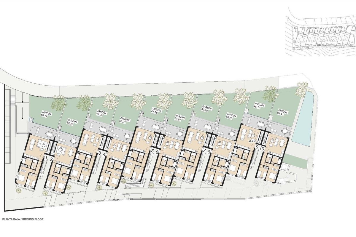 Situatieplan van de appartementen op de begane grond, met indeling en groene ruimtes in Torrevieja.