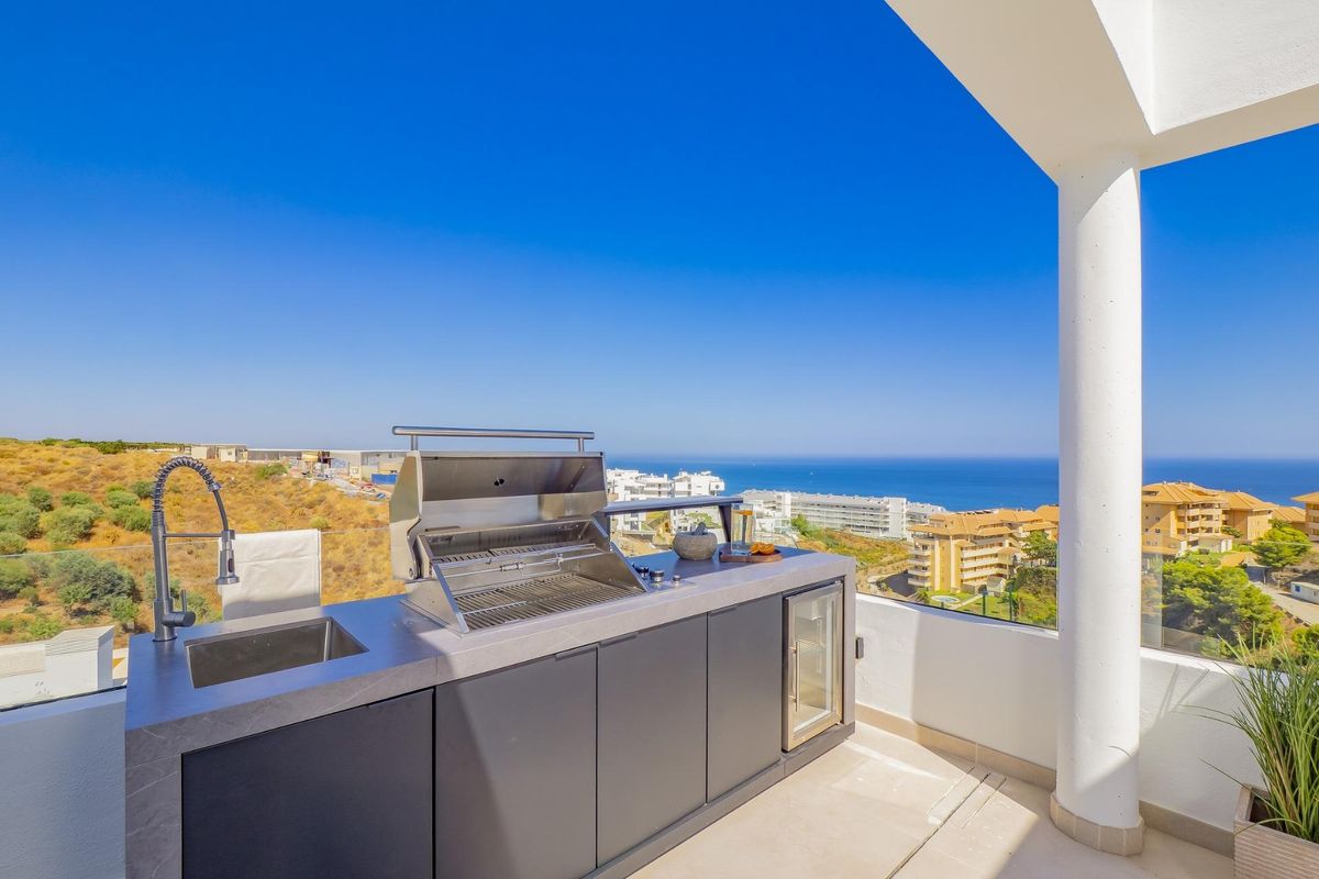 Luxe nieuwbouwwoningen met zeezicht in El Higuerón, Costa del Sol