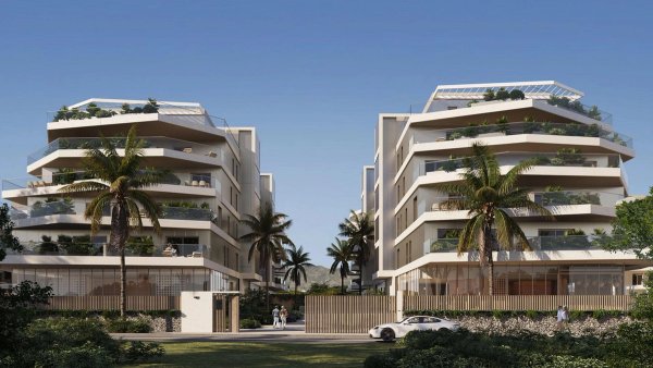 Buitenzicht op modern 1-slaapkamerappartement complex in Mijas, Costa del Sol, met palmbomen en balkons.
