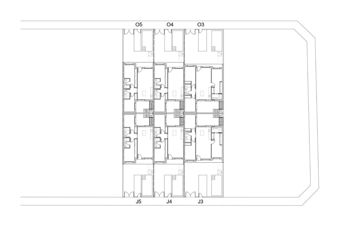 Een ander vloerplan dat de indeling van meerdere townhouses in een complex in San Javier toont.