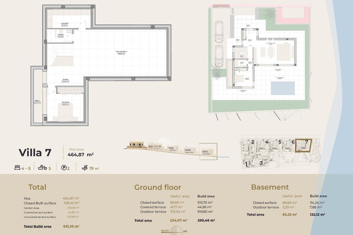 Plattegrond van een luxe villa met indeling, inclusief buiten- en binnenruimtes in Mijas.