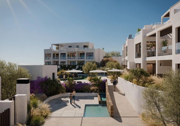 Buitenzicht op het appartementencomplex in Mojacar met aangelegde tuinen en een zonnig zwembad.