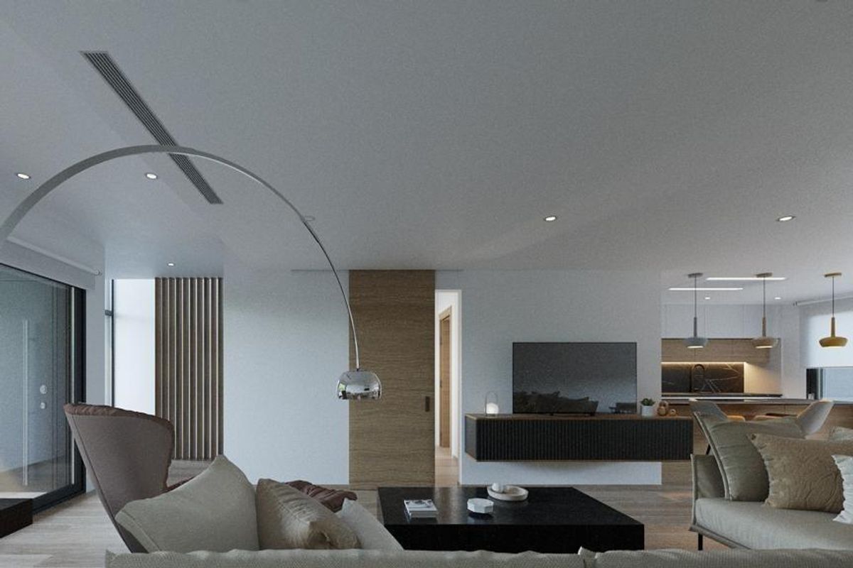 Ruime woonkamer met een uitnodigende bank en toegang tot het buiten terras.