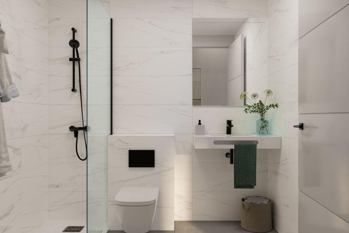 Strakke badkamer in een 3-slaapkamer appartement met moderne voorzieningen in Fuengirola.