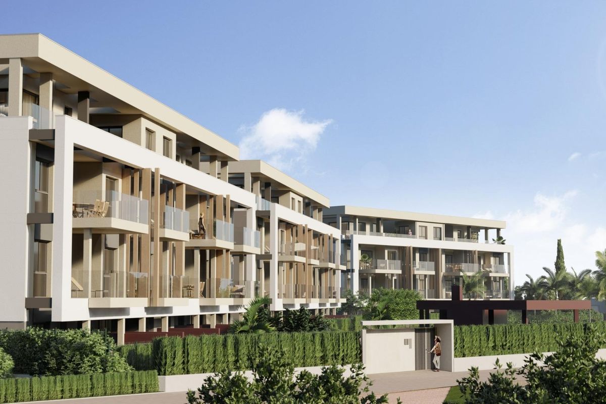 Moderne buitenkant van de penthousegebouwen in Torre Pacheco, omringd door groen.