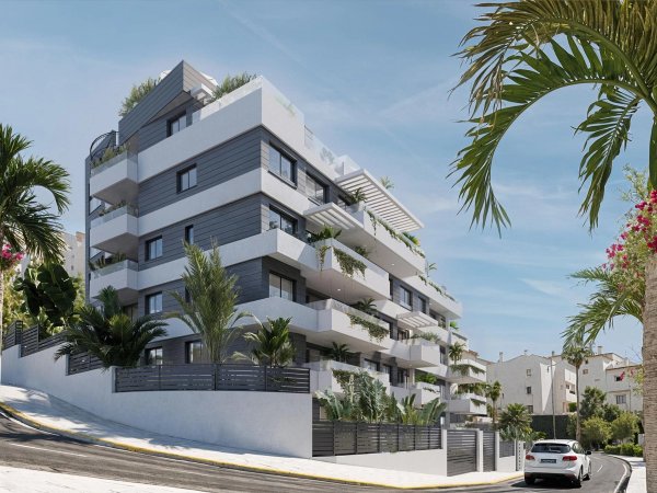 Modern appartementencomplex met groen in Estepona, Costa del Sol, Spanje. Geweldige uitstraling en stijlvol ontwerp.