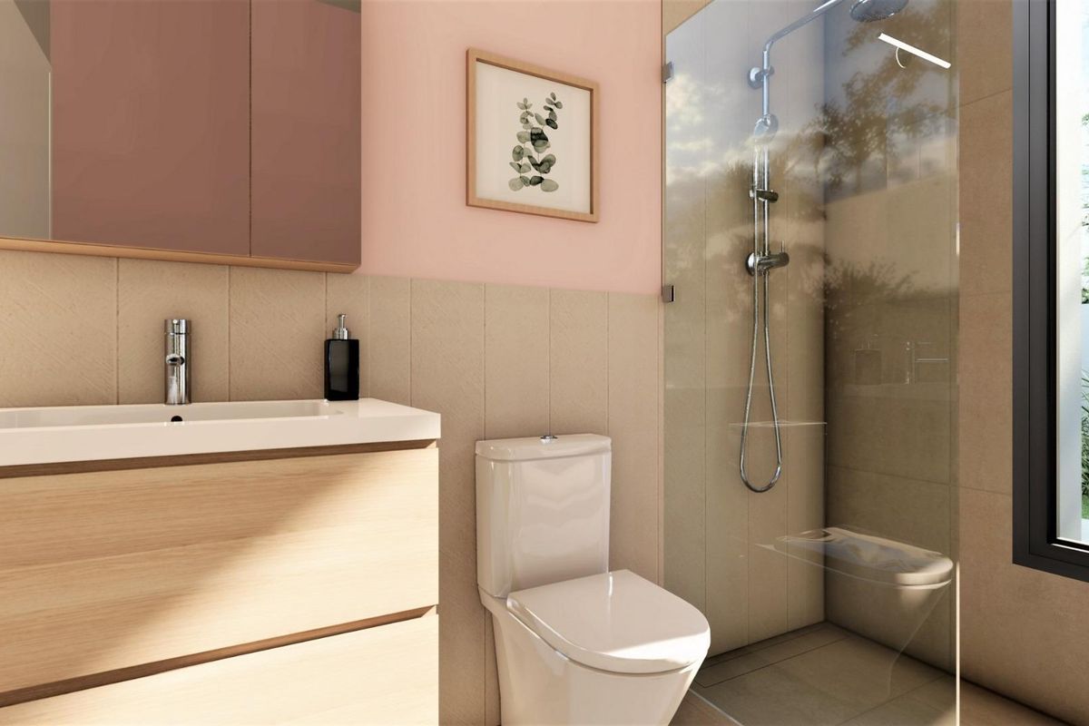 Moderne badkamer met douche, wastafel en toilet in een stijlvolle 3-slaapkamer villa in San Fulgencio, Costa Blanca Zuid.