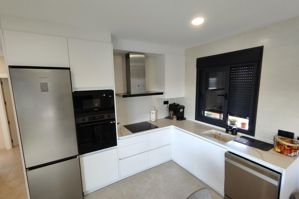 Stylish kitchen with ample storage in the villa of Pinoso, designed for culinary enthusiasts.