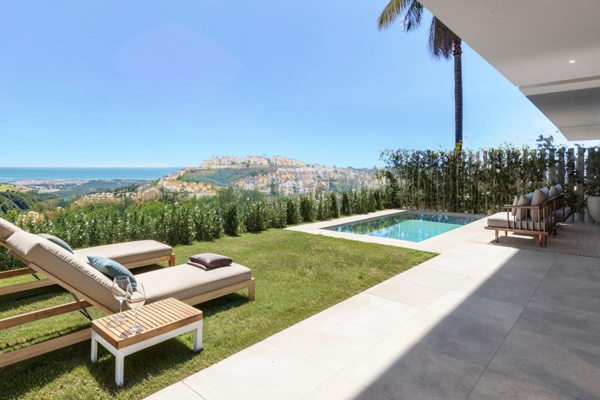 Luxury town house in Casares del Sol