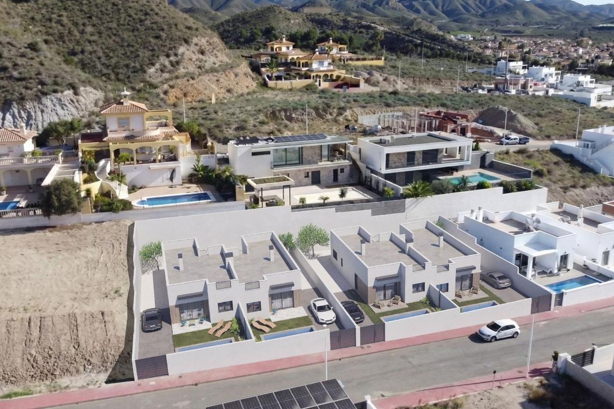 Bedroom in Mazarron villa with fitted wardrobes