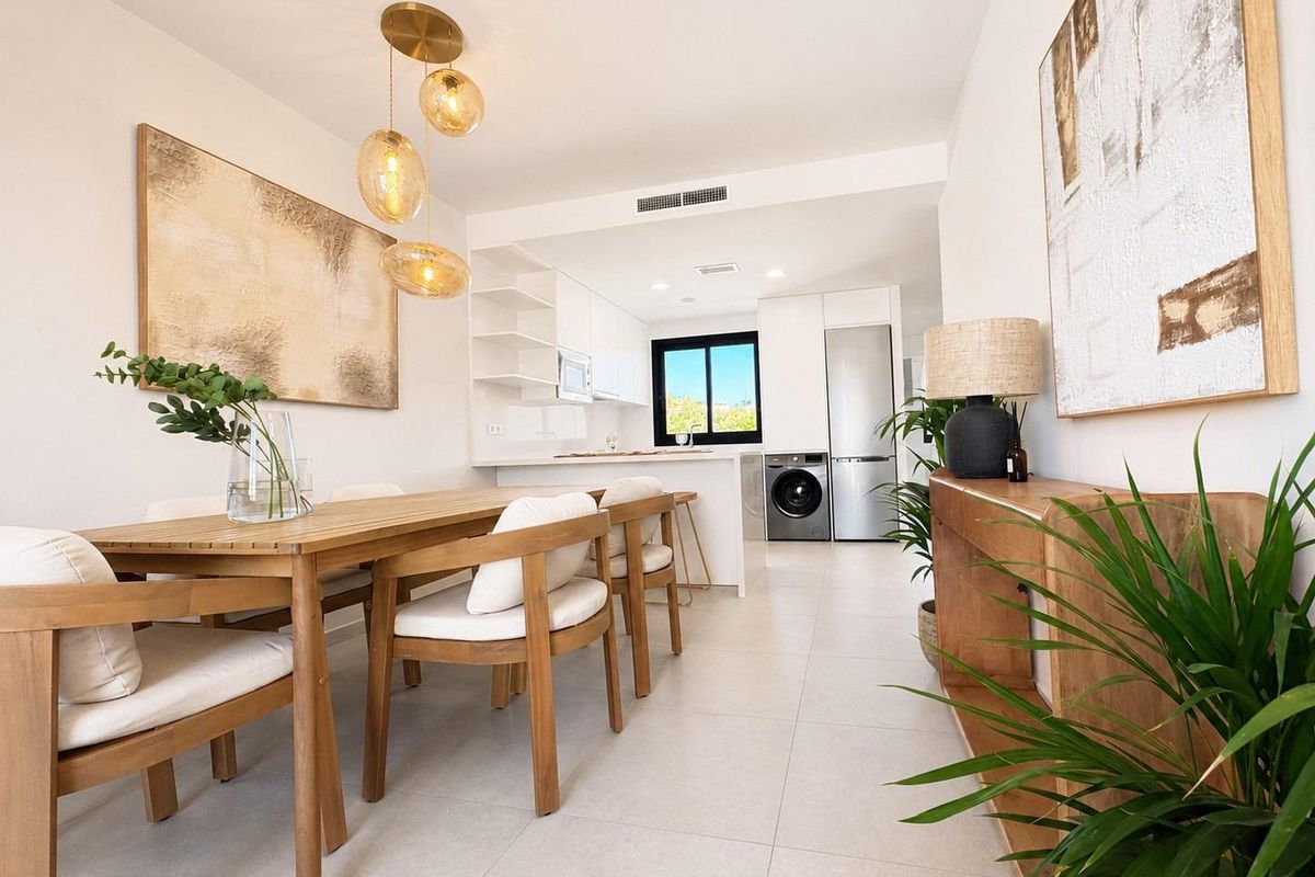 Nieuwbouwwoningen: instapklare rijhuizen en halfvrijstaande villa’s in het Altaona Golf Resort, Murcia