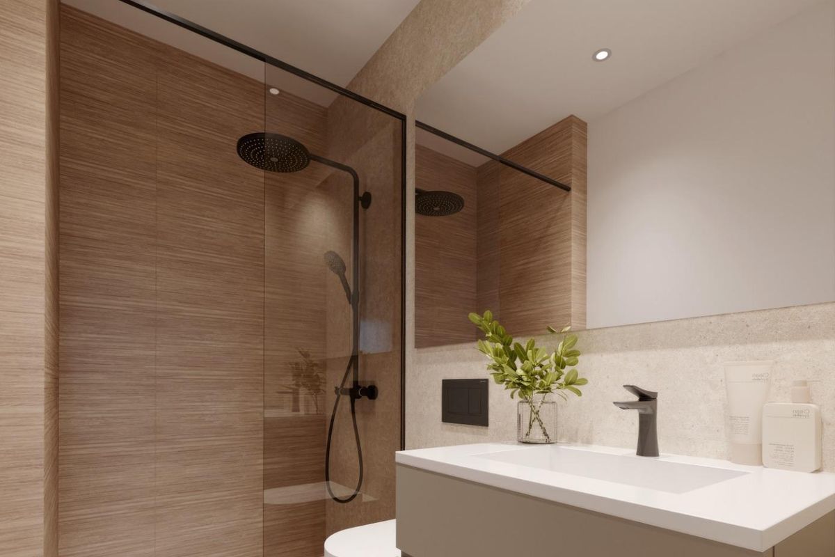 Moderne badkamer met glazen douche en neutrale tinten in een appartement in Torre Pacheco.