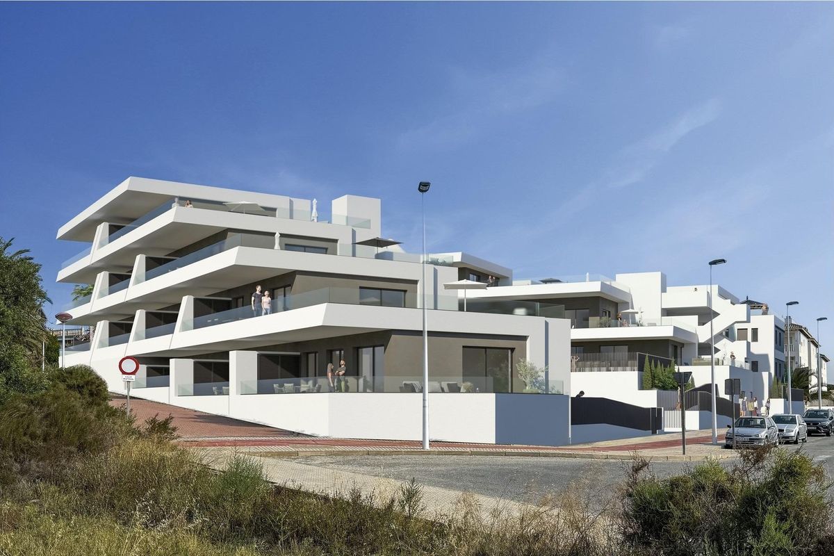 Moderne buitenkant van het 2-slaapkamer appartement op de begane grond in La Marina, Costa Blanca Zuid, Spanje.