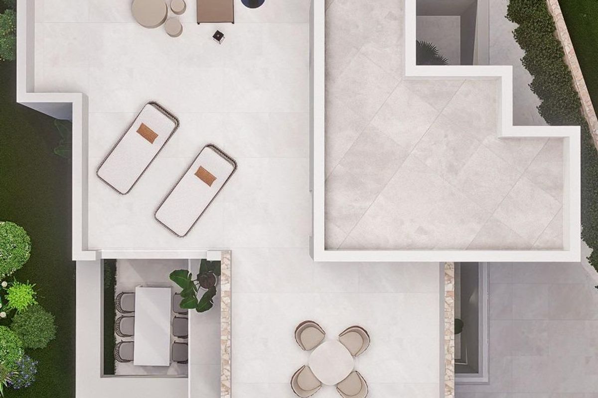 Bovenaanzicht van villa-ruimtes met buitenloungegebied in Finestrat, Spanje.